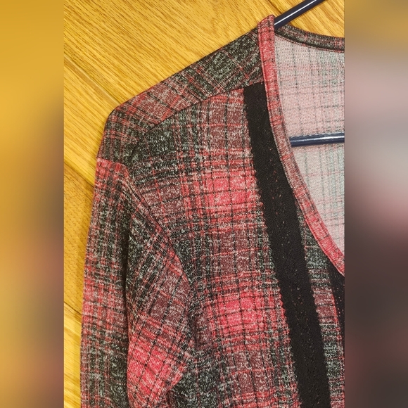 Maurices red and black plaid henley peplum XS vneck long sleeved top - Picture 3 of 10